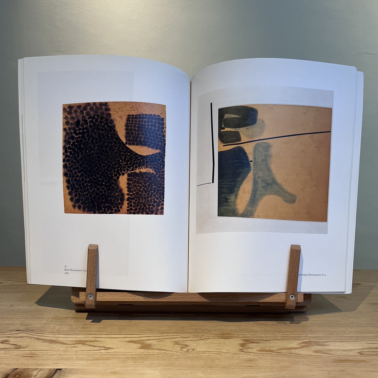 Victor Pasmore 1908-1998: Memorial Retrospective Exhibition