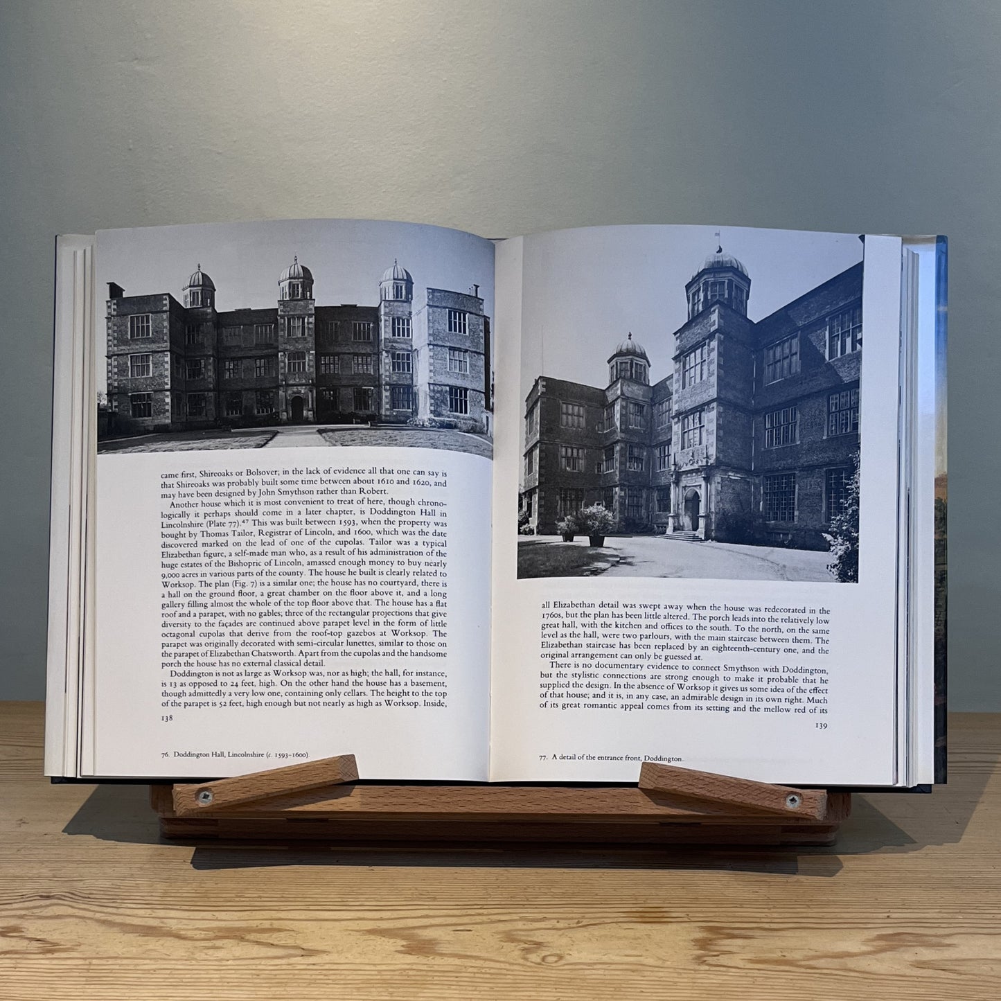 Robert Smythson and the Elizabethan Country House